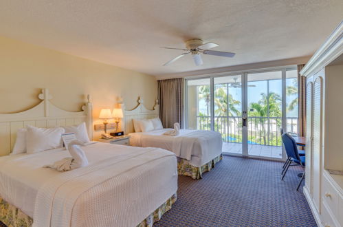 Photo 2 - Apartment in Fort Myers Beach with swimming pool and sea view