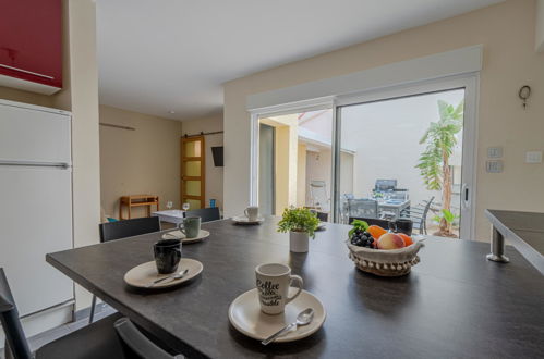 Foto 10 - Appartamento con 2 camere da letto a Le Barcarès con terrazza e vista mare