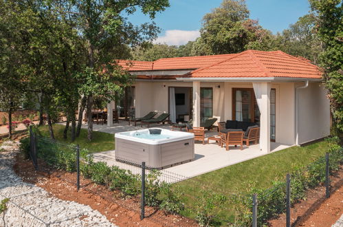 Photo 50 - Maison de 2 chambres à Bale avec piscine et terrasse