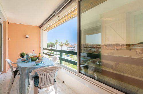 Photo 1 - 2 bedroom Apartment in Le Grau-du-Roi with swimming pool and sea view