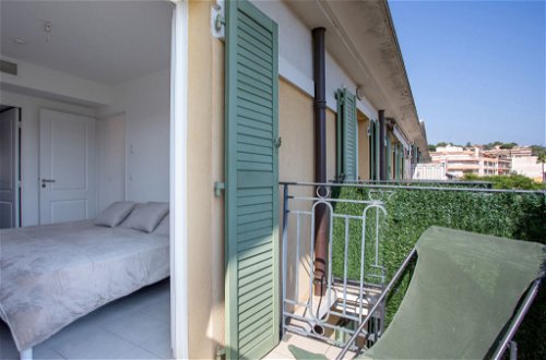Foto 14 - Appartamento con 1 camera da letto a Cagnes-sur-Mer con vista mare