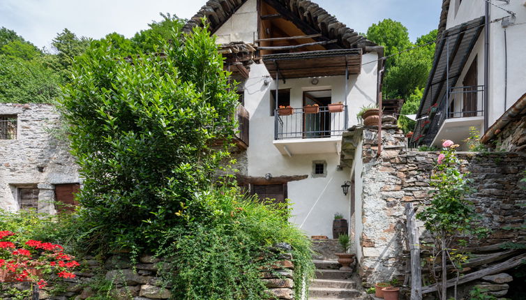 Photo 1 - Maison de 1 chambre à Bognanco avec terrasse et vues sur la montagne