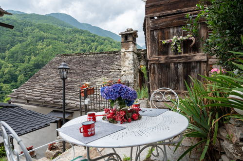 Photo 3 - Maison de 1 chambre à Bognanco avec terrasse et vues sur la montagne