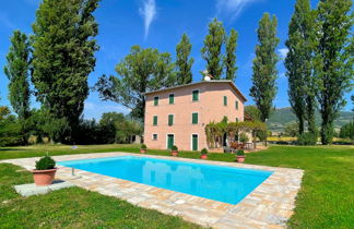 Foto 1 - Casa de 8 habitaciones en Gubbio con piscina privada y jardín