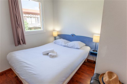 Foto 12 - Apartment mit 3 Schlafzimmern in Cassen mit schwimmbad und terrasse