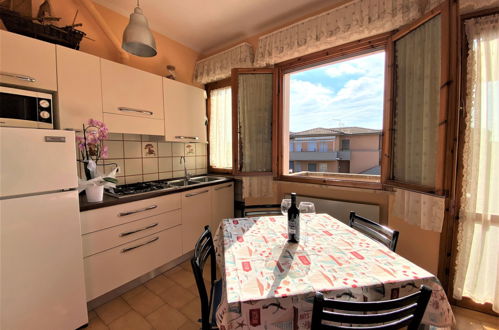 Foto 6 - Appartamento con 2 camere da letto a Rosignano Marittimo con vista mare