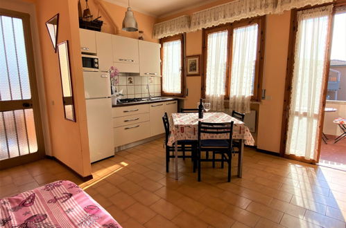 Foto 5 - Appartamento con 2 camere da letto a Rosignano Marittimo con vista mare