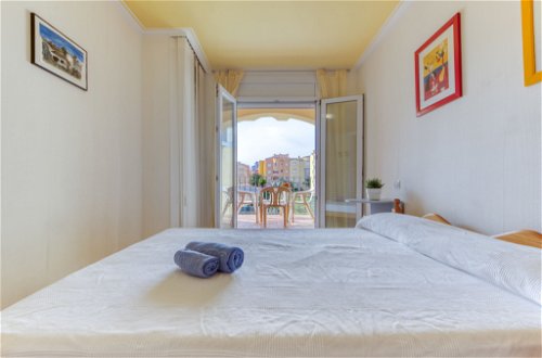 Foto 12 - Apartamento de 2 habitaciones en Castelló d'Empúries con terraza y vistas al mar