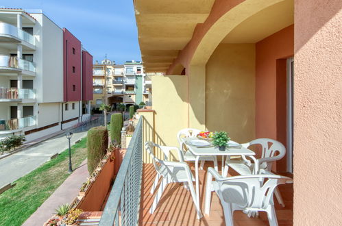 Foto 21 - Apartamento de 2 quartos em Castelló d'Empúries com terraço