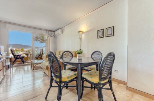 Foto 2 - Appartamento con 2 camere da letto a Castelló d'Empúries con terrazza e vista mare