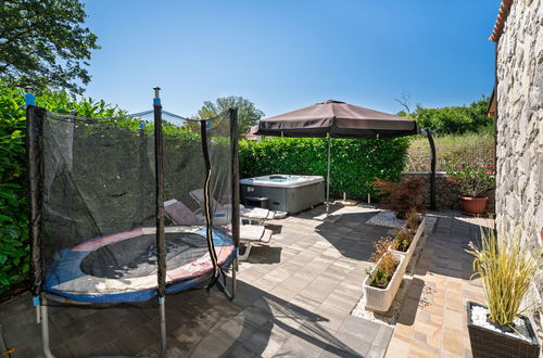 Foto 34 - Casa de 2 quartos em Dobrinj com piscina privada e jardim