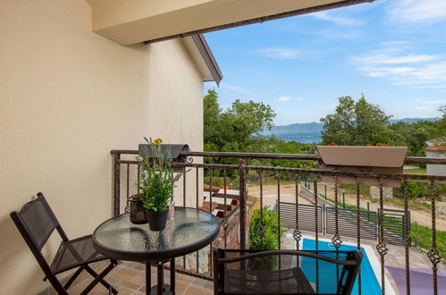 Photo 4 - Maison de 2 chambres à Dobrinj avec piscine privée et jardin