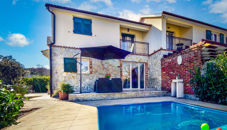 Photo 1 - Maison de 2 chambres à Dobrinj avec piscine privée et vues à la mer