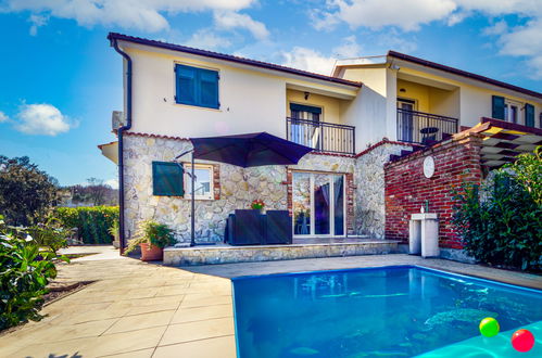 Photo 1 - Maison de 2 chambres à Dobrinj avec piscine privée et vues à la mer