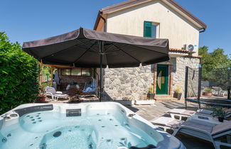 Foto 3 - Casa de 2 quartos em Dobrinj com piscina privada e jardim