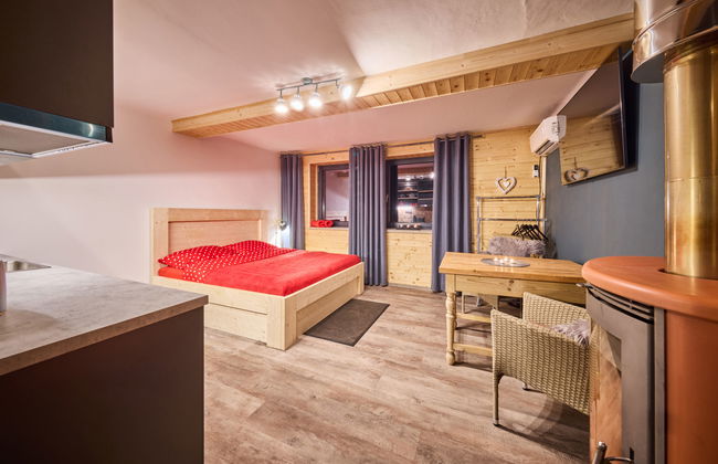Apartamento de 1 quarto em Mladé Buky com piscina e jardim - Foto 6