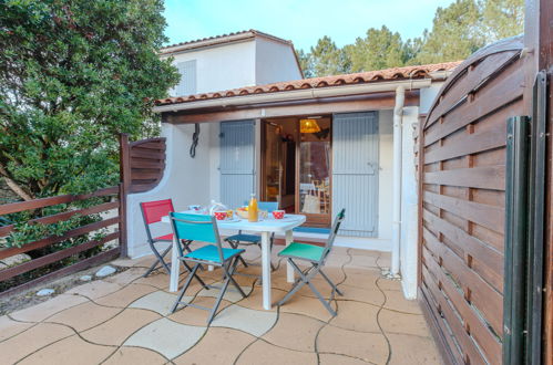 Photo 5 - Maison de 1 chambre à Les Mathes avec piscine et jardin