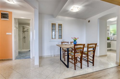 Foto 3 - Appartamento con 2 camere da letto a Opatija con terrazza e vista mare