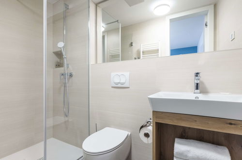 Foto 6 - Apartamento de 2 quartos em Piran com piscina e jardim