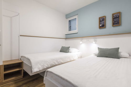 Foto 10 - Apartment mit 2 Schlafzimmern in Piran mit schwimmbad und garten