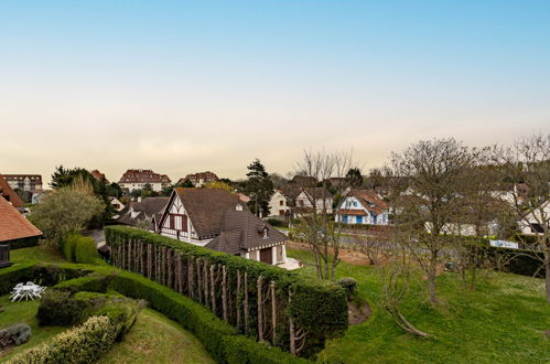 Foto 2 - Appartamento con 2 camere da letto a Cabourg con vista mare