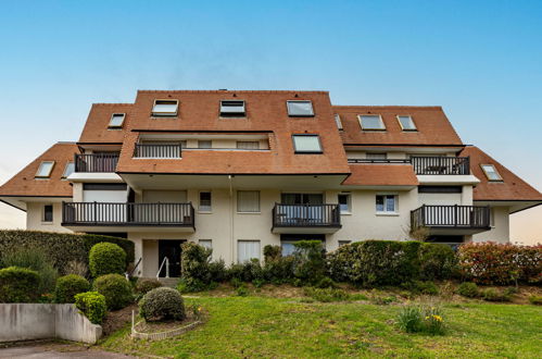 Foto 15 - Appartamento con 2 camere da letto a Cabourg con vista mare