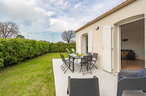Foto 18 - Casa de 3 quartos em Vaux-sur-Mer com jardim e vistas do mar