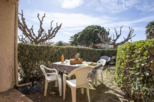 Foto 2 - Appartamento con 1 camera da letto a Saint-Cyprien con piscina e vista mare