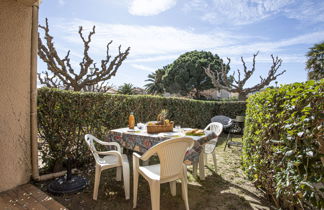 Foto 2 - Appartamento con 1 camera da letto a Saint-Cyprien con piscina e vista mare