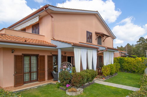 Photo 1 - Maison de 3 chambres à Ardea avec jardin et vues à la mer