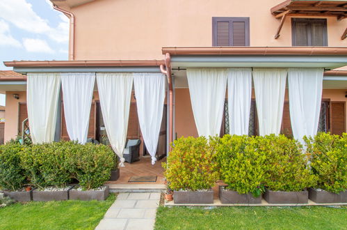 Photo 4 - Maison de 3 chambres à Ardea avec jardin et vues à la mer