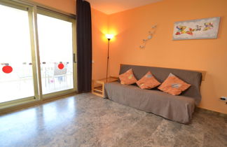 Photo 3 - 2 bedroom Apartment in Salou with swimming pool and sea view