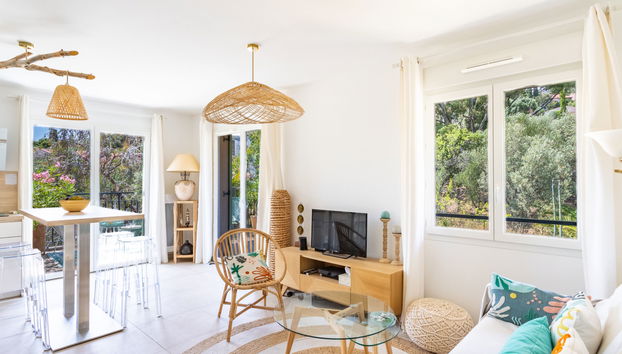 2 bedroom Apartment in Bormes-les-Mimosas with swimming pool and garden - Photo 2
