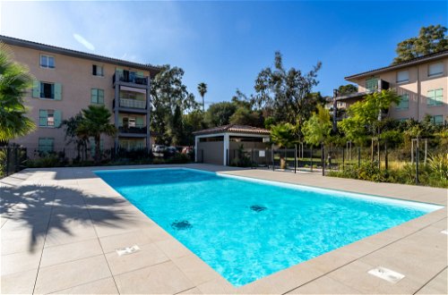 Photo 25 - 2 bedroom Apartment in Bormes-les-Mimosas with swimming pool and sea view