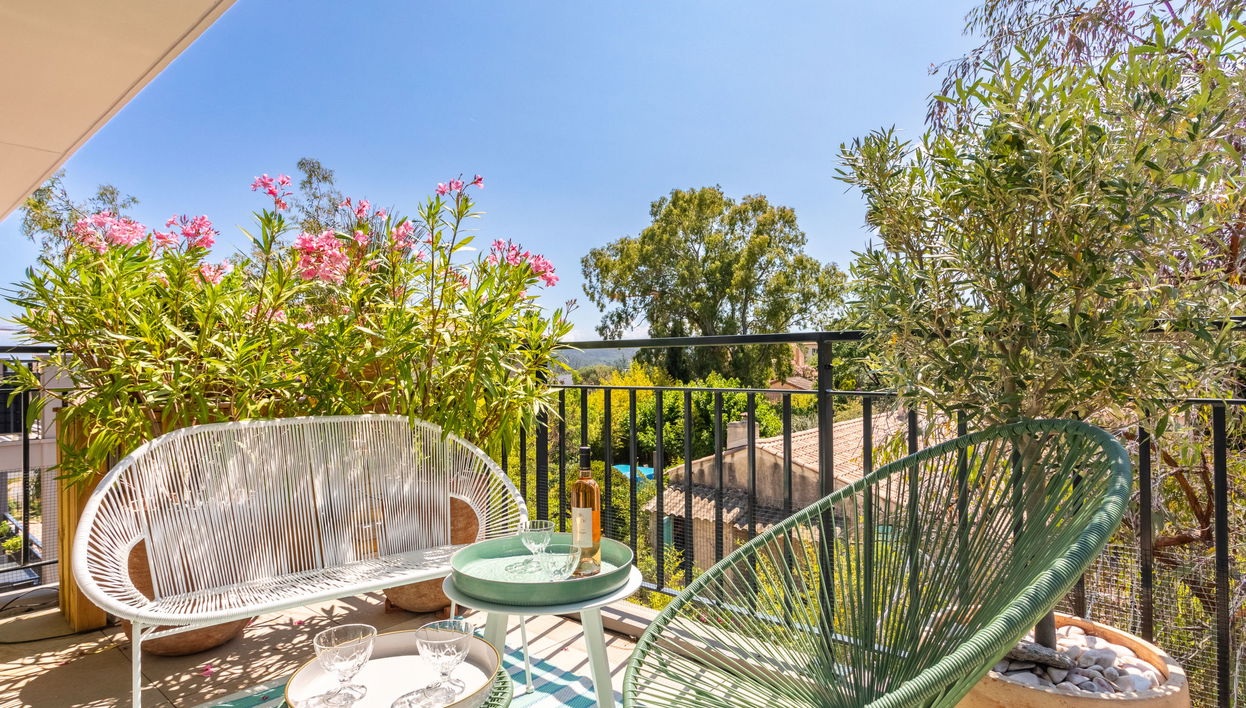 2 bedroom Apartment in Bormes-les-Mimosas with swimming pool and garden - Photo 1