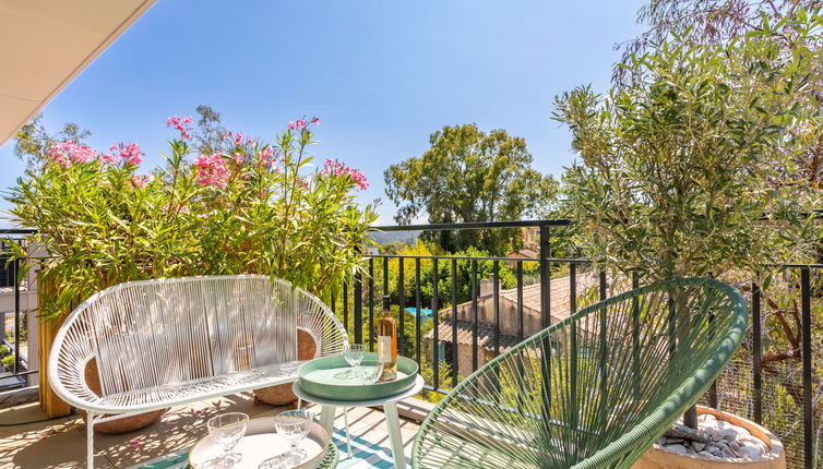 Foto 1 - Appartamento con 2 camere da letto a Bormes-les-Mimosas con piscina e vista mare