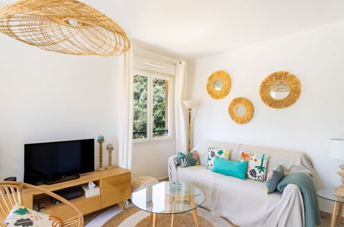 Foto 6 - Appartamento con 2 camere da letto a Bormes-les-Mimosas con piscina e vista mare