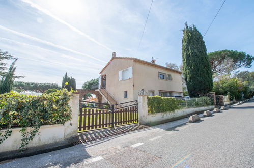 Photo 17 - 1 bedroom Apartment in Cavalaire-sur-Mer with garden and sea view