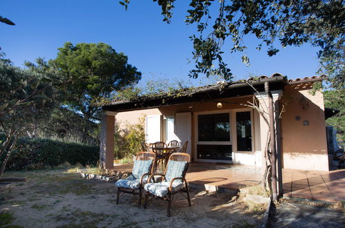 Photo 16 - Appartement de 3 chambres à Le Lavandou avec jardin et terrasse