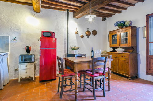 Photo 10 - 2 bedroom House in Castellina in Chianti with swimming pool and garden