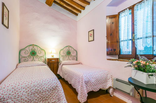 Photo 23 - 2 bedroom House in Castellina in Chianti with swimming pool and terrace