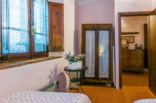 Photo 22 - 2 bedroom House in Castellina in Chianti with swimming pool and garden