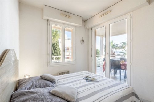 Foto 9 - Apartment mit 1 Schlafzimmer in Cavalaire-sur-Mer mit terrasse und blick aufs meer