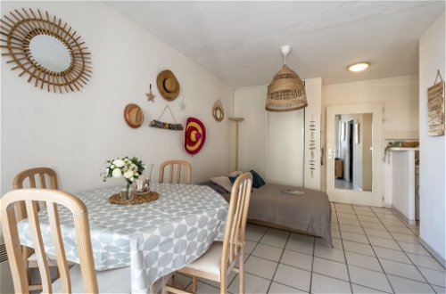 Foto 7 - Apartment mit 1 Schlafzimmer in Cavalaire-sur-Mer mit terrasse und blick aufs meer