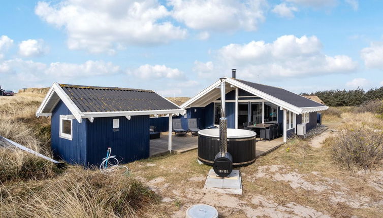 Photo 1 - Maison de 2 chambres à Hvide Sande avec terrasse et bain à remous