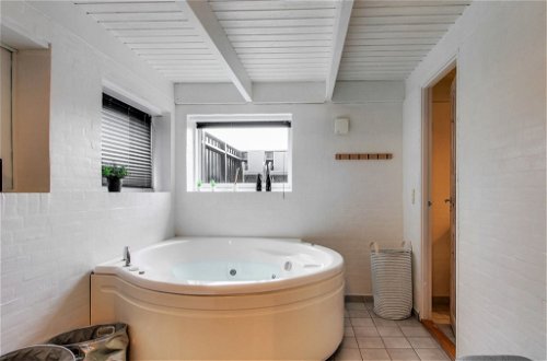 Foto 2 - Casa de 4 quartos em Rindby Strand com terraço e sauna