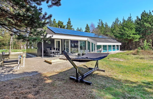 Casa de 4 quartos em Oksbøl com piscina privada e terraço - Foto 1