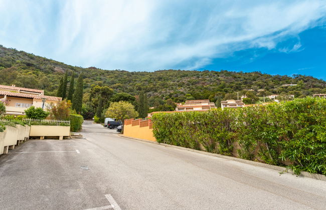 Apartamento de 2 quartos em Le Lavandou com piscina e jardim - Foto 27