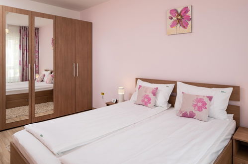 Photo 5 - Brasov Holiday Apartments - Magenta