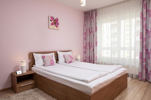 Photo 4 - Brasov Holiday Apartments - Magenta